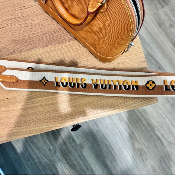 Louis Vuitton Alma BB Epi Leather with Strap - Picture 7 of 9